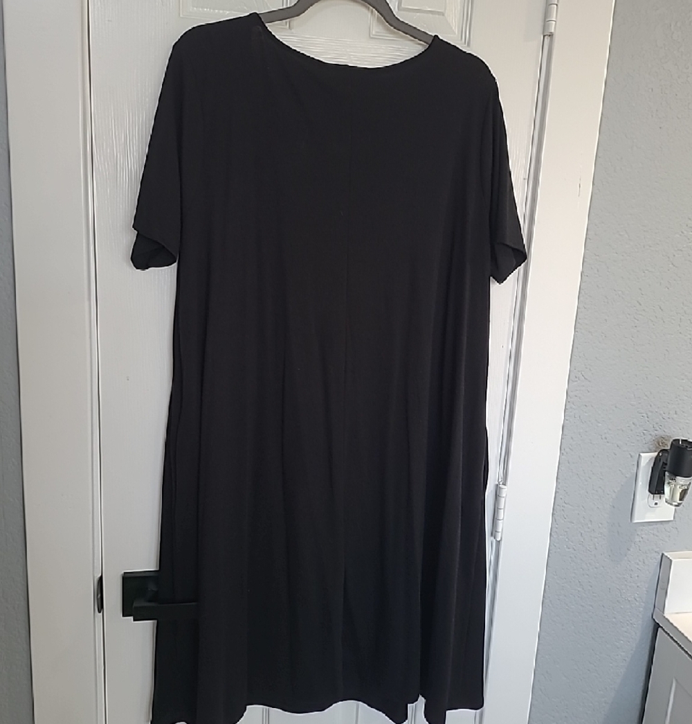 Zenana Outfitters Black Short Sleeve Swing Dress - Picture 3 of 3